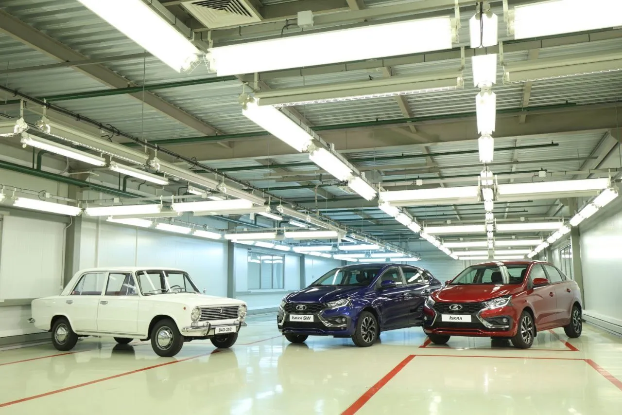 АвтоВАЗ начал серийное производство Lada Iskra: новая глава в истории отечественного автопрома